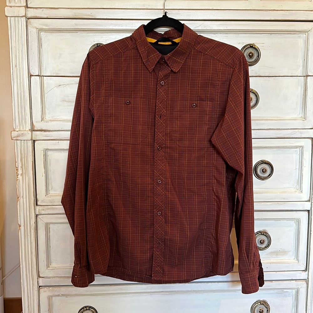 Arcteryx Mens long sleeve button down. Tiny spot on cuff (see photo).